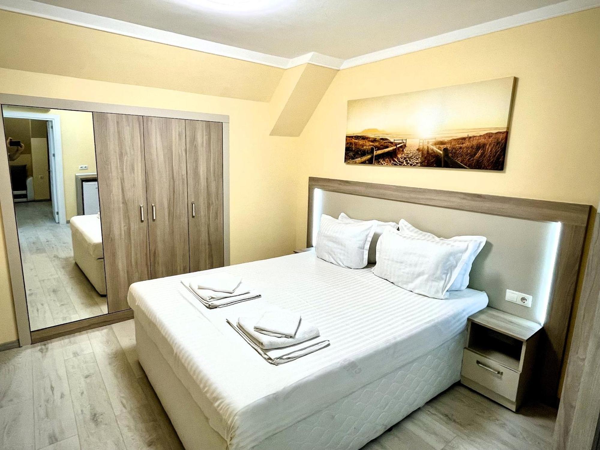 Apart-Hotel Panorama Sea Lux Primorsko Esterno foto